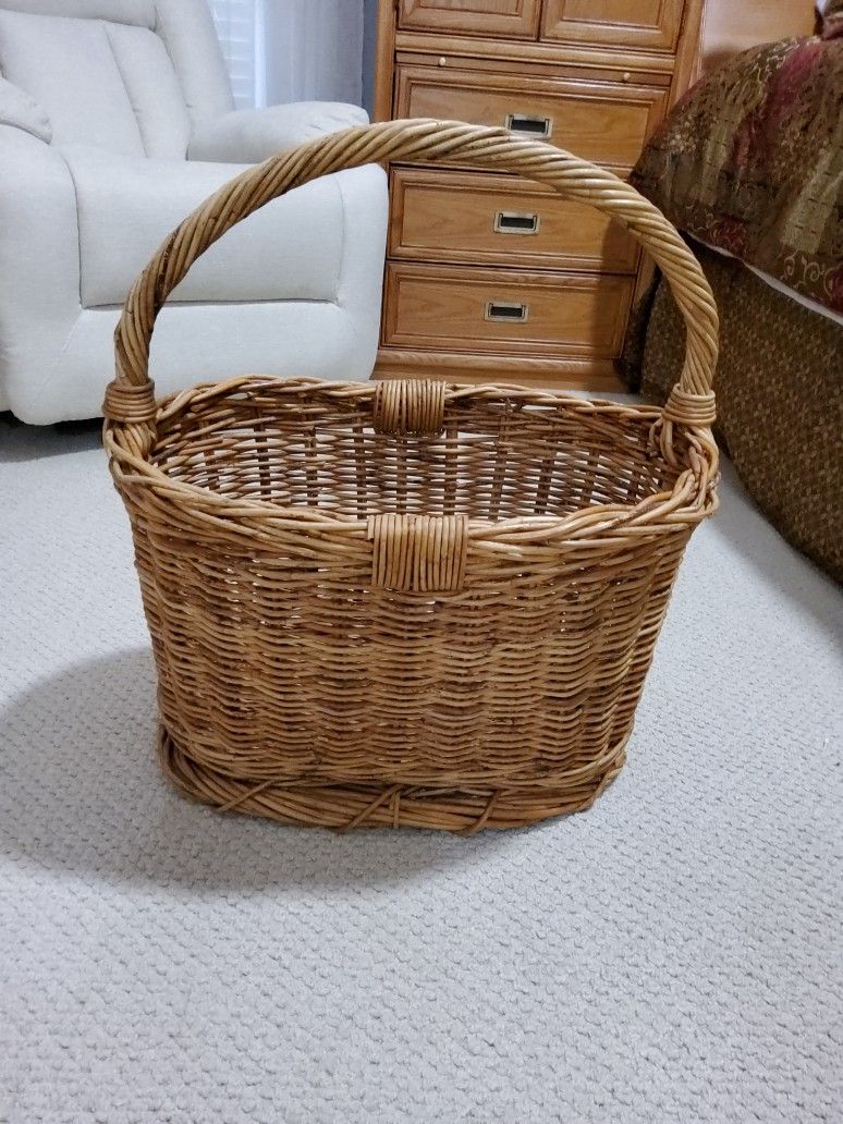 Very Large Easter Basket And The Great Thing When Easter Is Over Use As A toy Box . Size . 24"× 19"× 9"