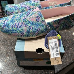 WOMENS TOMS 9.5