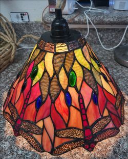 Tiffany-Style Stained Glass Dragonfly Lamp Shade