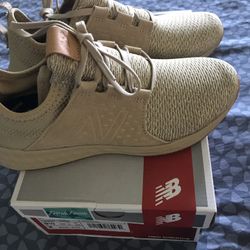 New Balance women Shoes size 91/2
