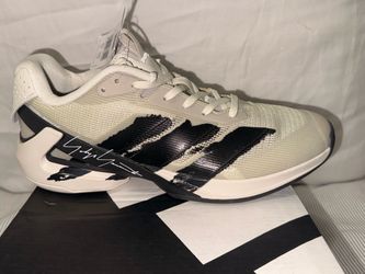 Tennis shoes
