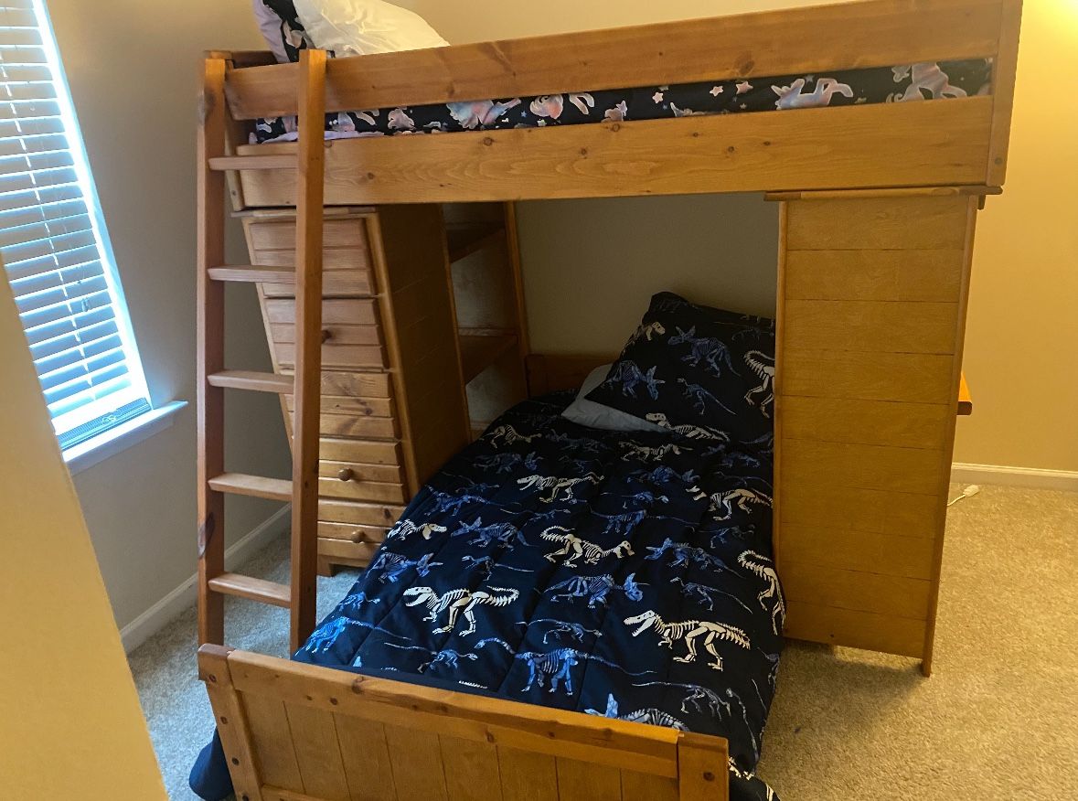 Twin Bunk bed