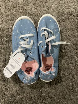 Textiles Shoes Size 4