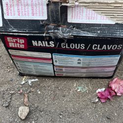 Clavos 40D 5” Esta Nueva pero Abierto 