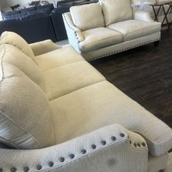 SOFA AND LOVESEAT GOOD CONDITION FREE DELIVERY 🚚 