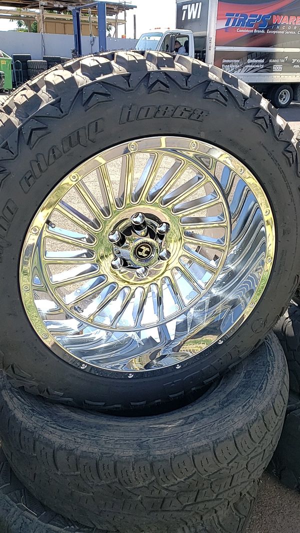 20x12 Chrome hardcore rims 6 lug 6x139 whit New MUD tires 33 1250 20 lt