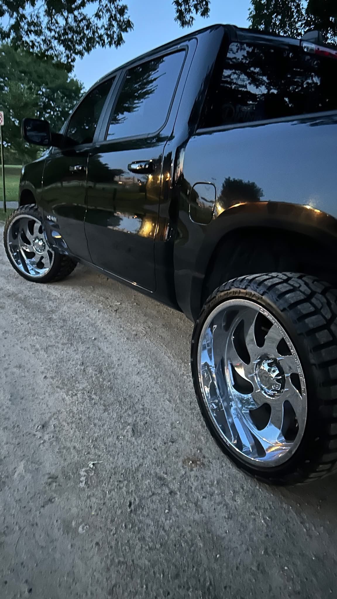 33x12.5r24 off-road monster chrome rims 24x12
