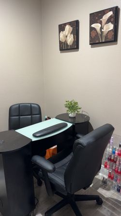 Nail Technician Manicure Table with Chairs