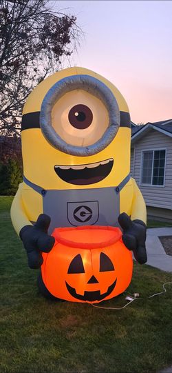 Gemmy Industries Despicable Me Minion Carl 8.96' Airblown Inflatable Works Great READ