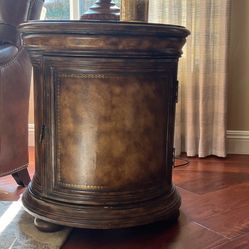 Round Accent Table 