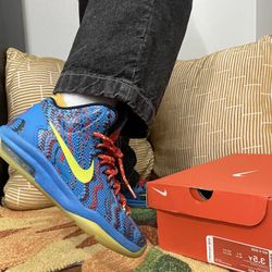 KD V Christmas GS SIZE 3.5 GS Great Condition for Sale in