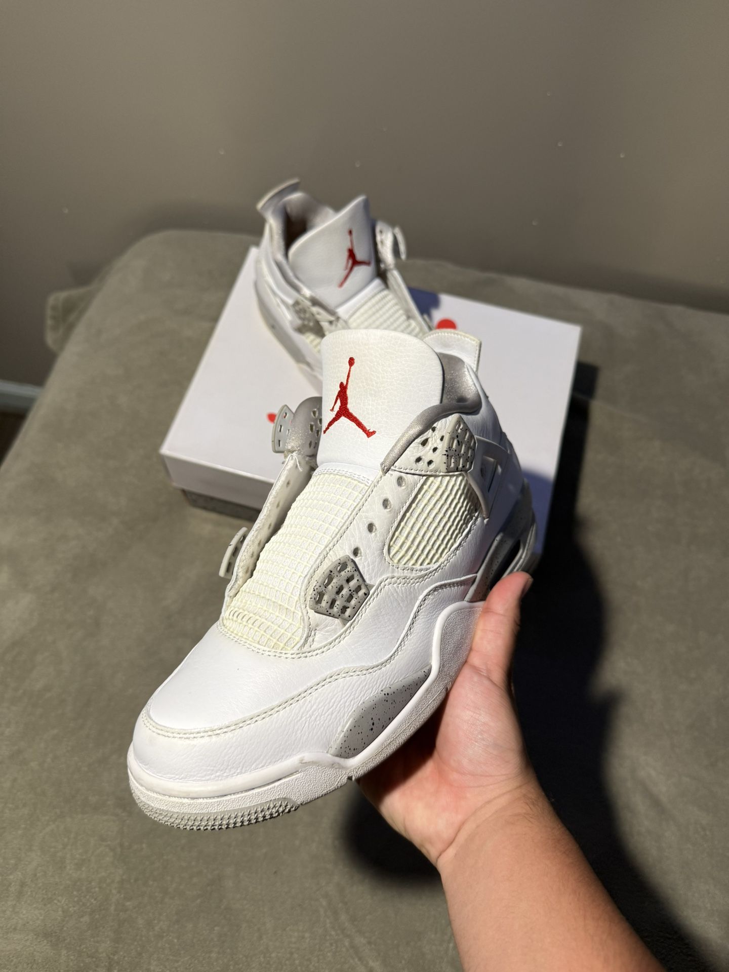 Jordan 4 “White Oreo”