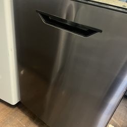 New Insignia Dishwasher Black Stainless Steel 