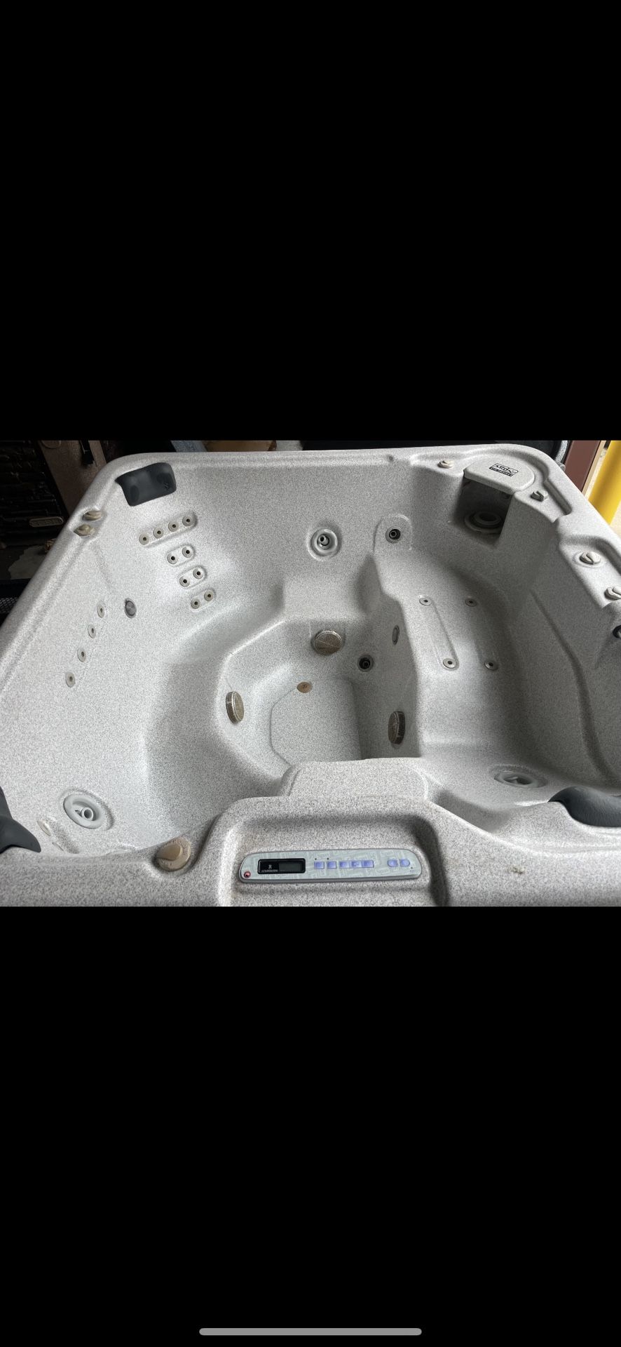 Refurbished 6 Person Leisure Bay Hot Tub