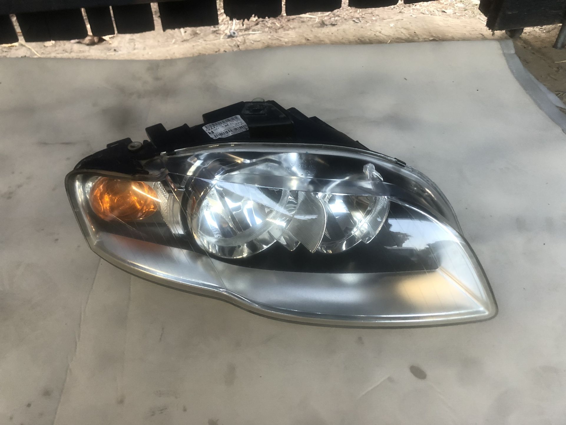 Parts 06 Audi A4 Had light PS Side OEM