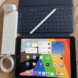 Apple iPad 8th Generation 32GB (Latest iOS 26) Logitech Keyboard case , Pencil & charger