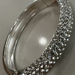 STUNNING VINTAGE SILVER TONE BANGLE BRACELET