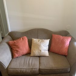 Couch for $40 no stains no tears pick up only