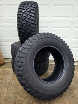 LT 35X12.5R18 BFGoodrich Mud-Terrain T/A KM3 tires