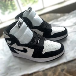Air Jordan 1 Retro High OG Black White With Fur Overlays