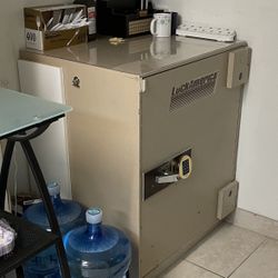 Lock America Floor Safe 37 x 25 x 30.5