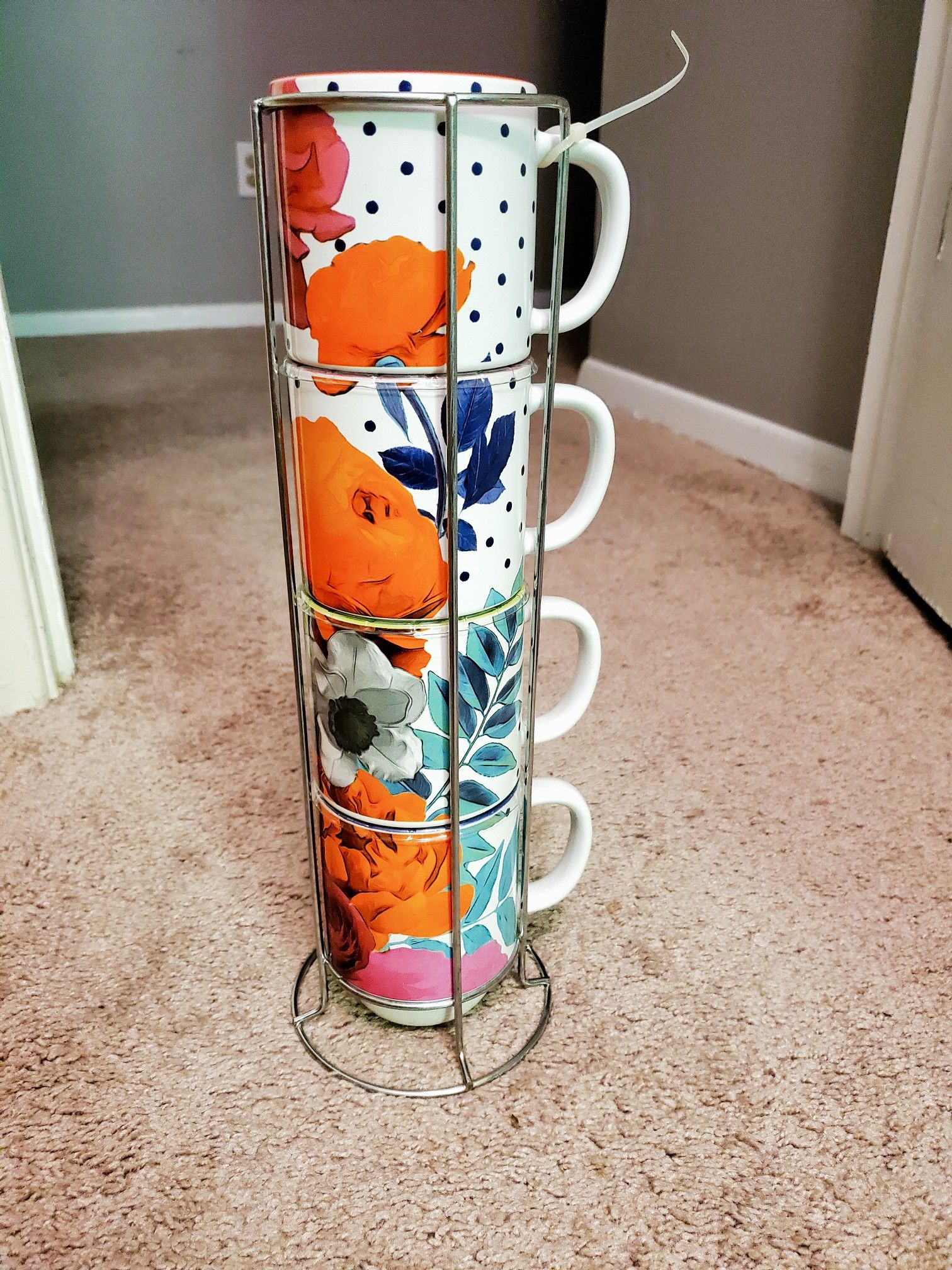 NWOT set of 4 stacking floral mugs with stand