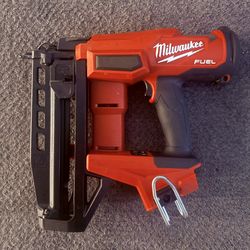 Milwaukee Fuel 16 Gauge Straight Finsh Nailer