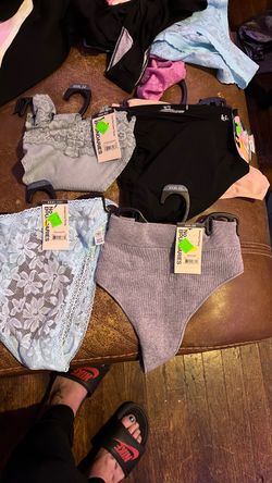 Woman’s size 22 thongs new