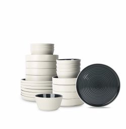 Dinnerware set