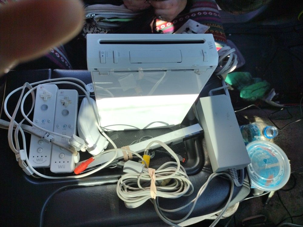 Nintendo Wii W Controller And Super smash Bothers Brawl