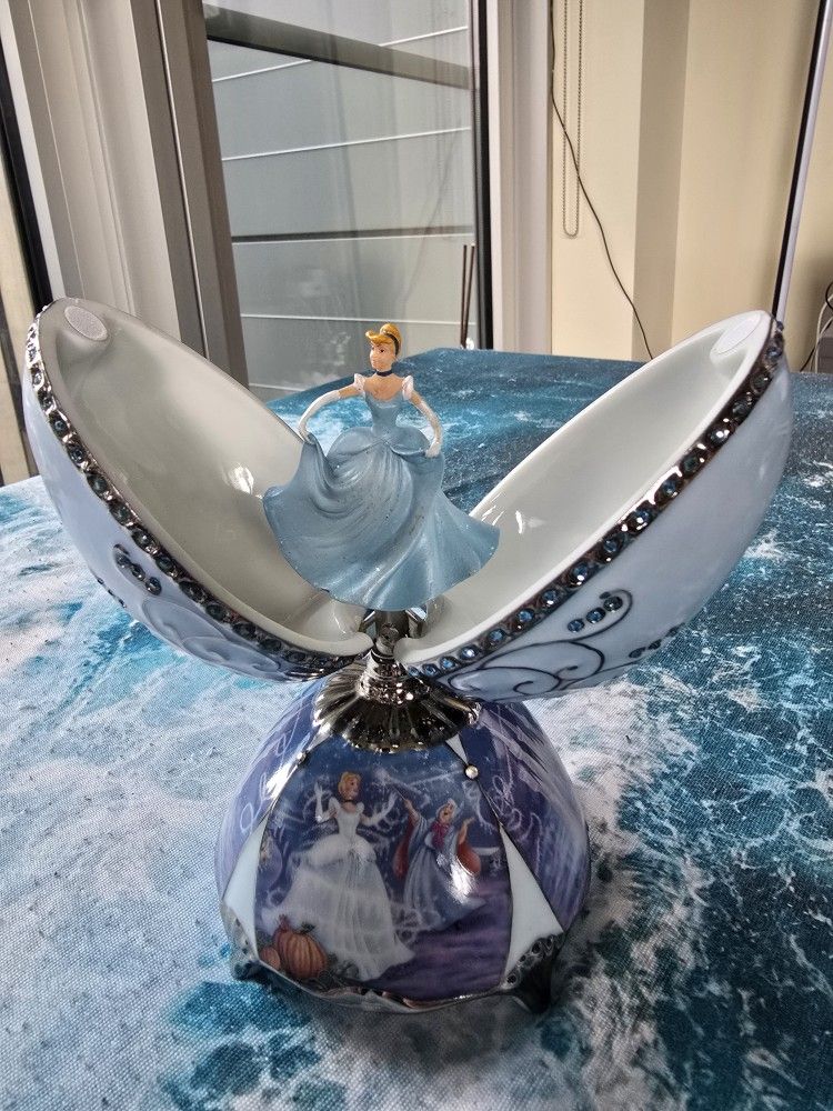 Elegant Cinderella Heirloom Porcelain Musical Egg