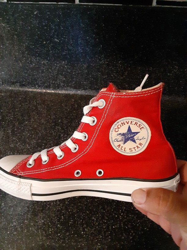 Converse womens 7 Good Condition