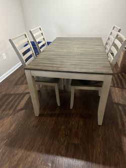 Dining roomDining room table & Chairs