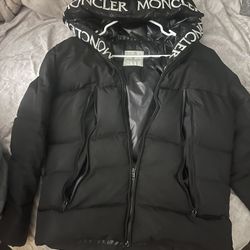 Moncler Montcla Short Down Jacket Black