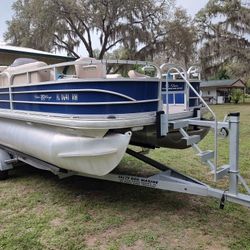2017 Sun Tracker Fishing Barge