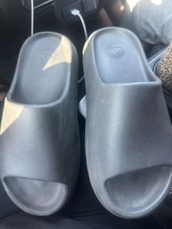 Yeezy Slides Black
