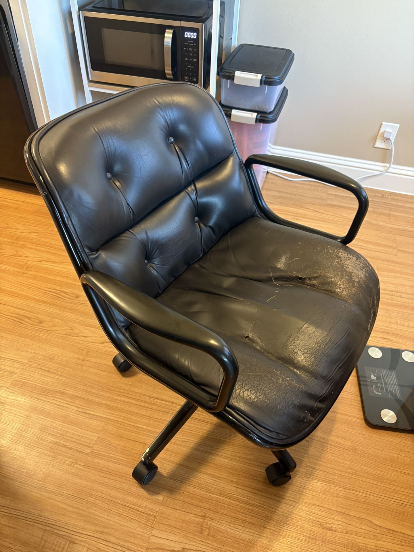 Knoll Pollock executive Chair Black Leather