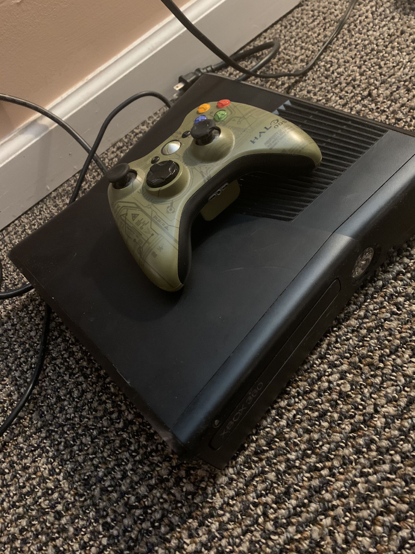 Xbox 360(FREE 1 MONTH ONLINE CARD, 5 game included