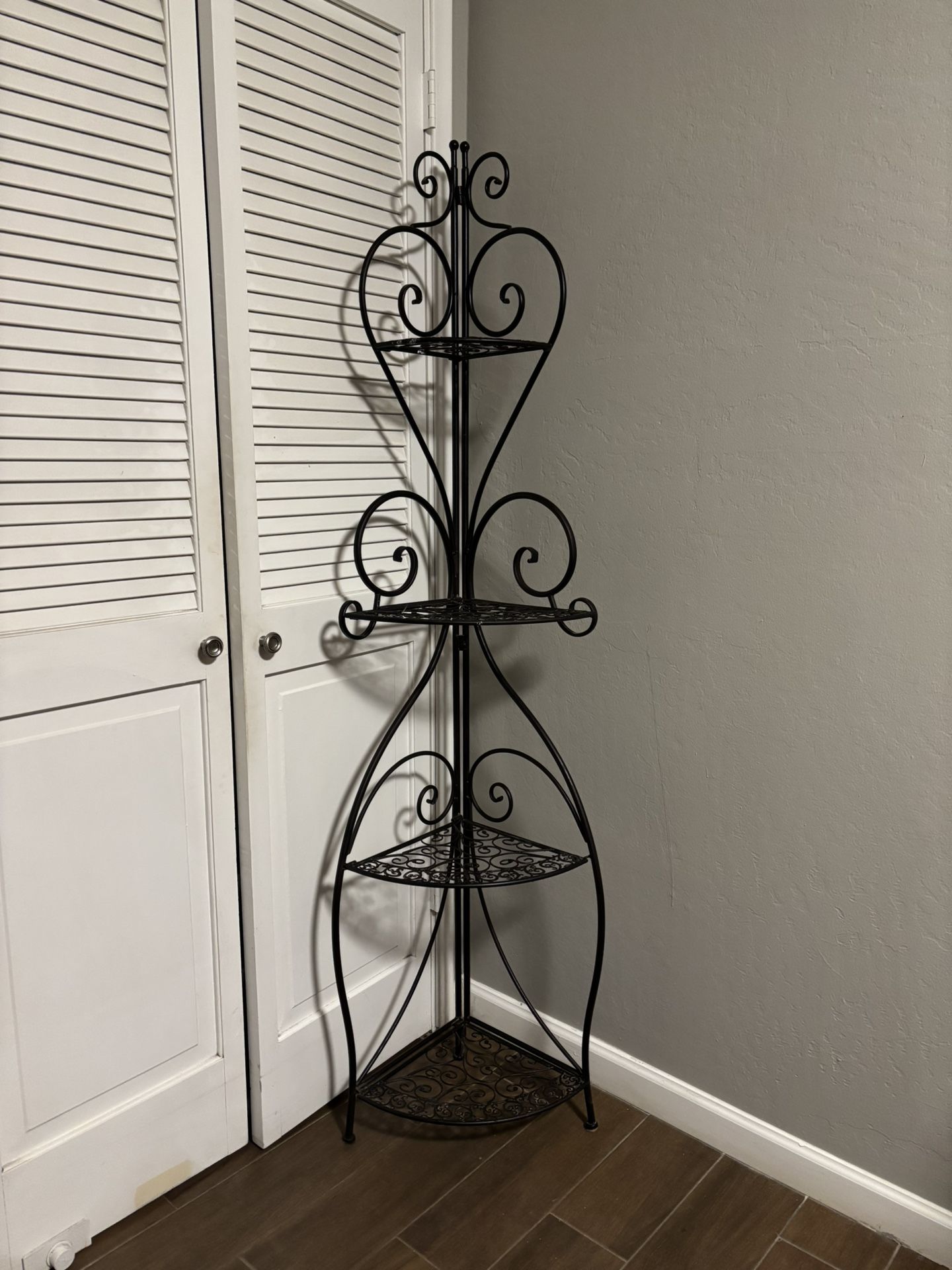 Metal Corner Stand (plants,pictures Or Misc Items)