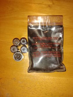 Auto tire wheel lock set