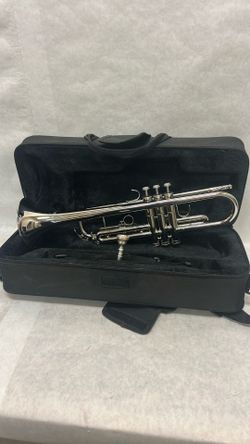 student model trumpet with case excellent condition Mendini student model trumpet with case excellent condition
