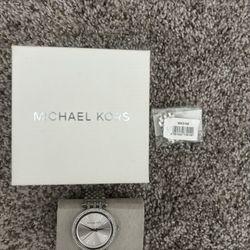 SILVER MICHAEL KORS WATCH