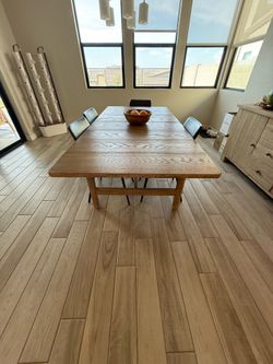 Dinning room table with 4 chairs