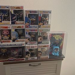 12 Funko Pop