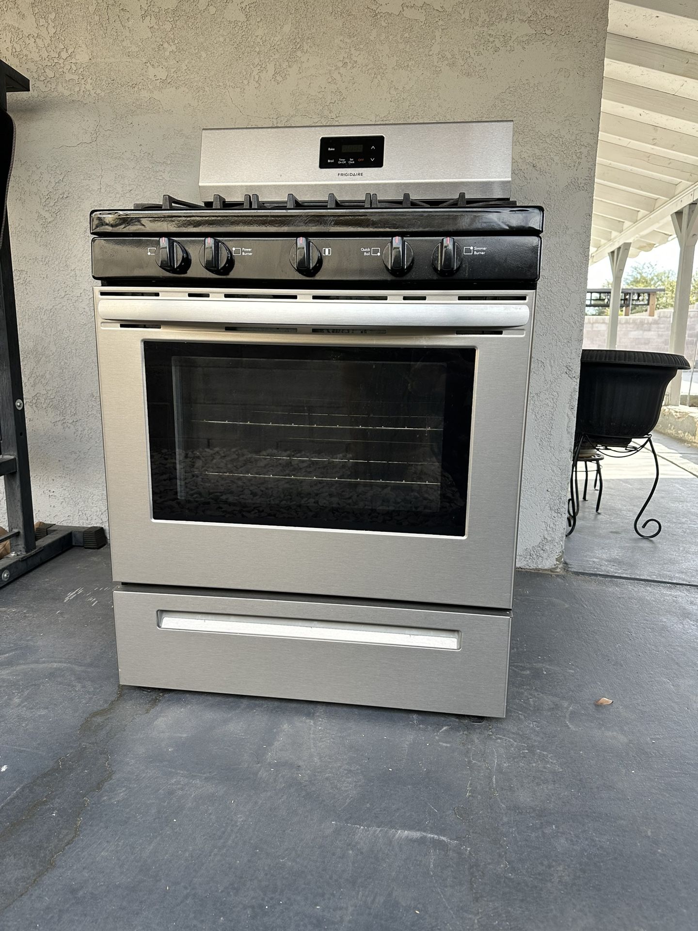 Frigidaire 5.1 Cu Gas Range( Stainless Steel)