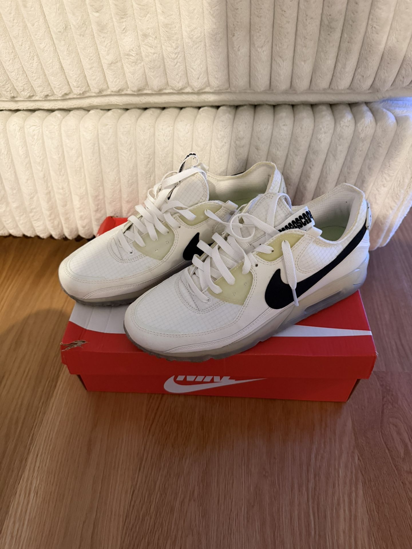 NEW IN BOX ! Nike AIR MAX 90 Size 10.5