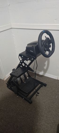 Logitech G923 Racing Wheel with Pedals and Stand