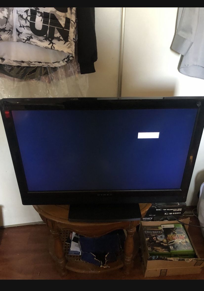 Dynex Flat Screen Tv 32” Or 35”