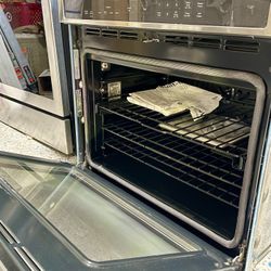 GE Profile 30" Smart Single Wall Oven 
