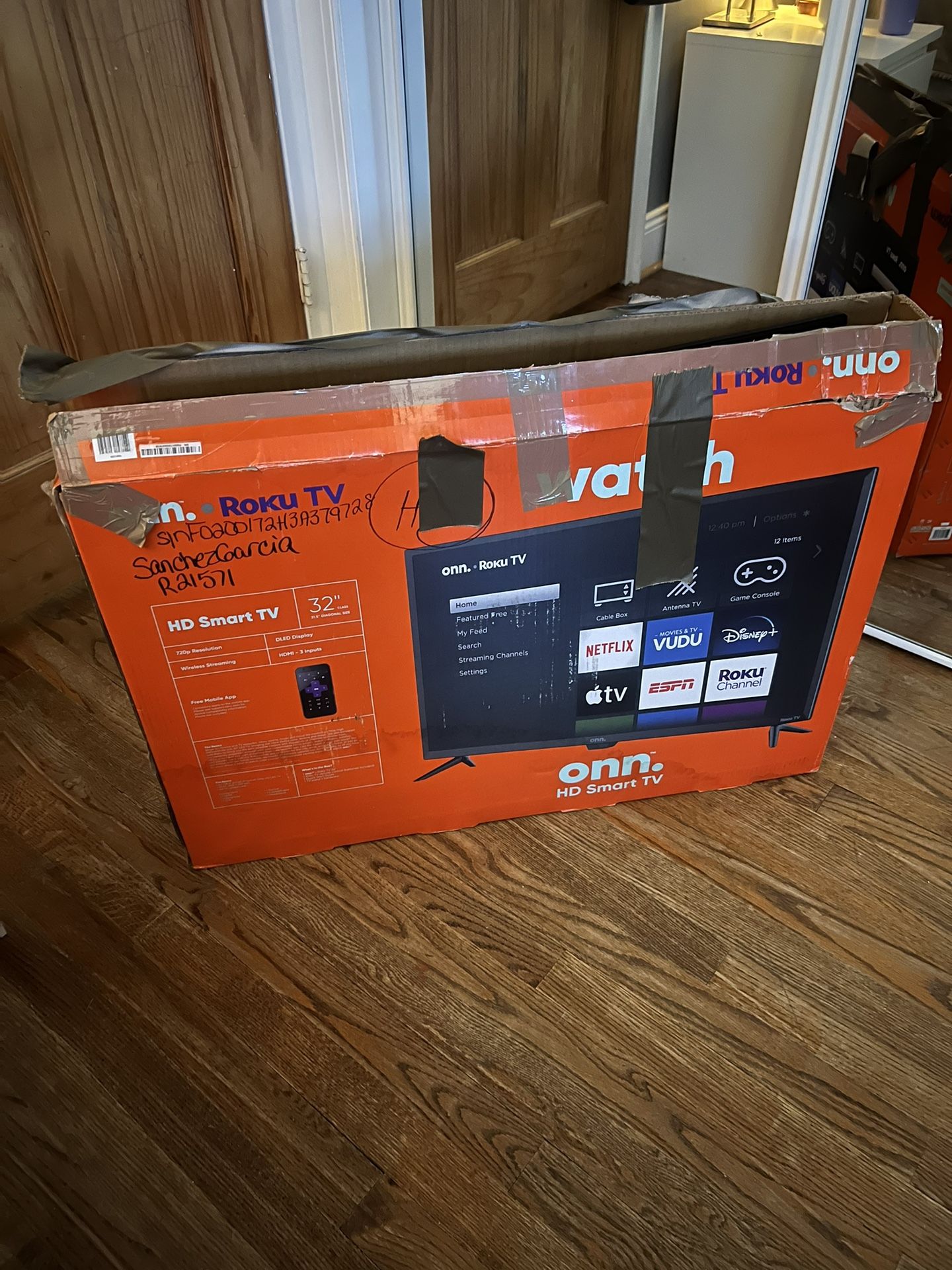 Roku TV HD smart 3.2 “